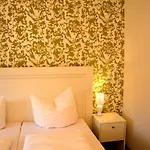 Schiff Hotel 2*