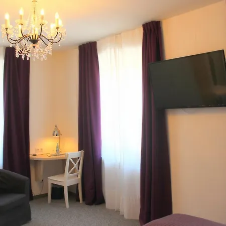Schiff Hotel